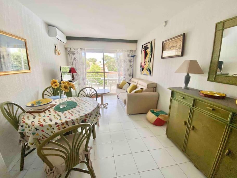 Apartamento Aquarine Piscine Acces Plage Saint-Raphaël Exterior foto