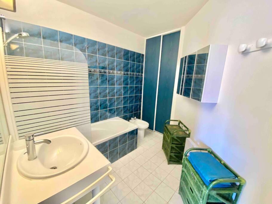 Apartamento Aquarine Piscine Acces Plage Saint-Raphaël Exterior foto